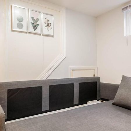 Appartamento Cozy Nest Basement Unit Hamilton Esterno foto