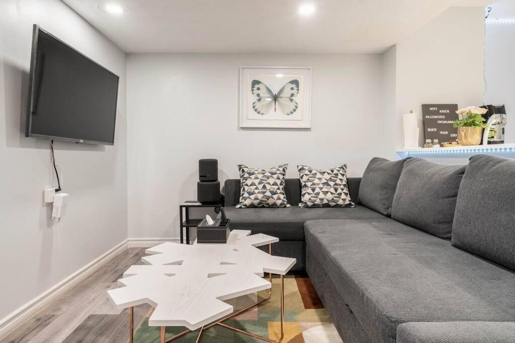 Appartamento Cozy Nest Basement Unit Hamilton Esterno foto
