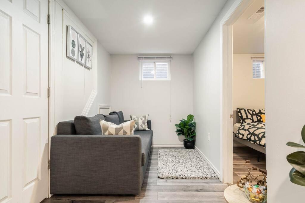 Appartamento Cozy Nest Basement Unit Hamilton Esterno foto