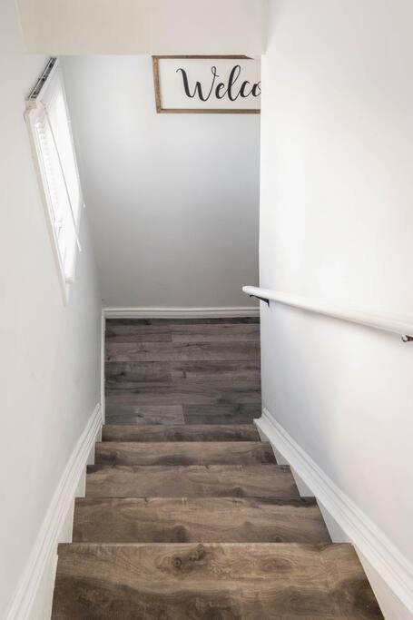 Appartamento Cozy Nest Basement Unit Hamilton Esterno foto