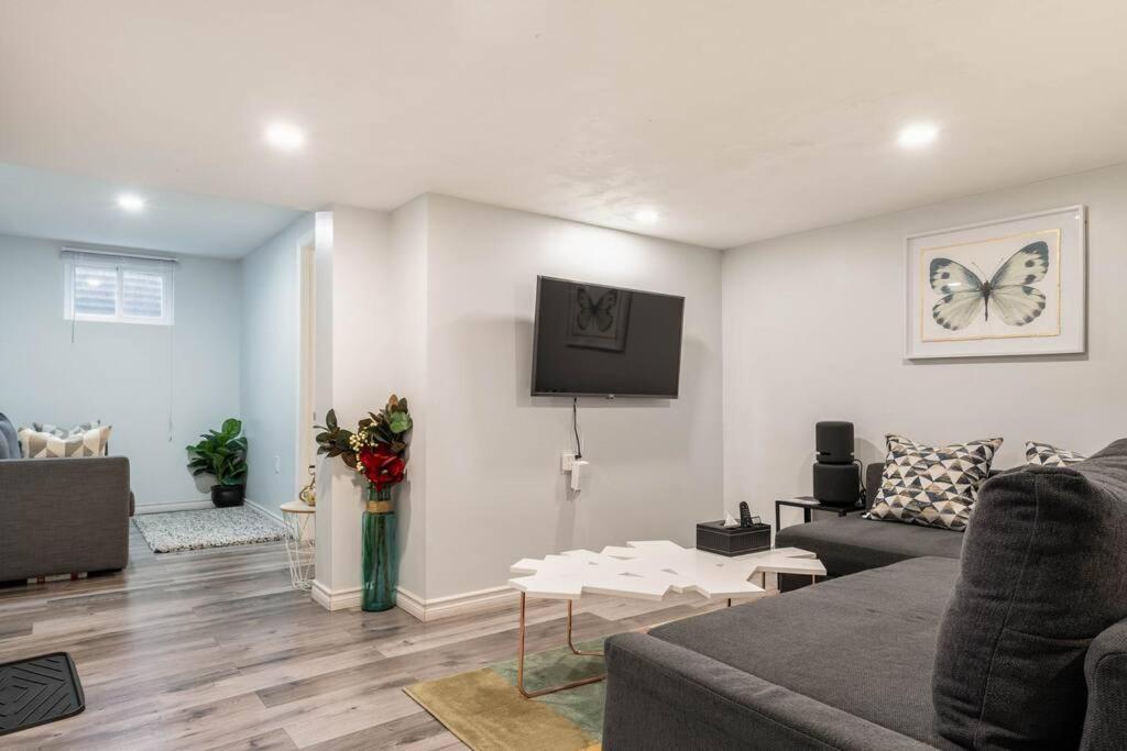 Appartamento Cozy Nest Basement Unit Hamilton Esterno foto