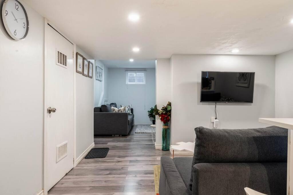 Appartamento Cozy Nest Basement Unit Hamilton Esterno foto
