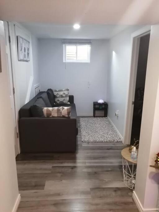 Appartamento Cozy Nest Basement Unit Hamilton Esterno foto