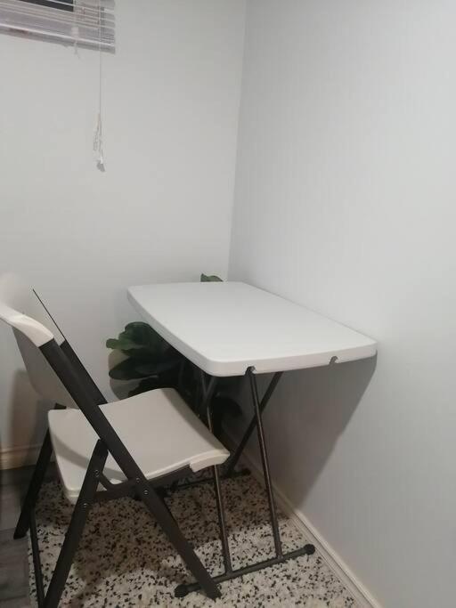Appartamento Cozy Nest Basement Unit Hamilton Esterno foto