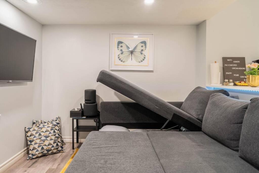Appartamento Cozy Nest Basement Unit Hamilton Esterno foto
